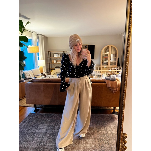 H&M Tops - H&M Polka Dot Long Sleeve Crop Top